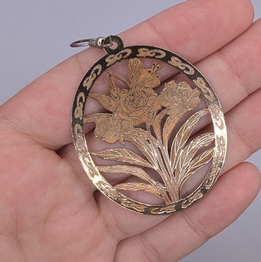 Elegant Gold Floral Earrings - Picture 3 of 6